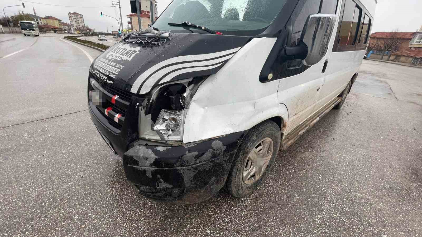 karamanda minibusle motosiklet carpisti 1 yarali 2 cX3tOeG2