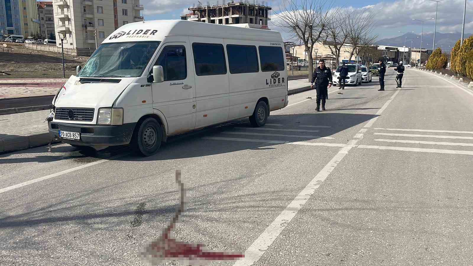 karamanda minibusun carptigi yaya agir yaralandi 1 kgvfWY46