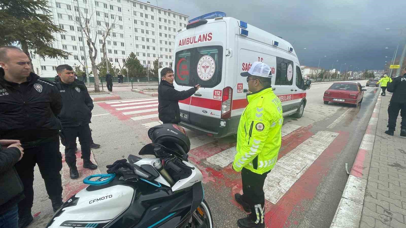 karamanda motosiklet otomobile carpti 1 yarali 1 ttkcPMyc