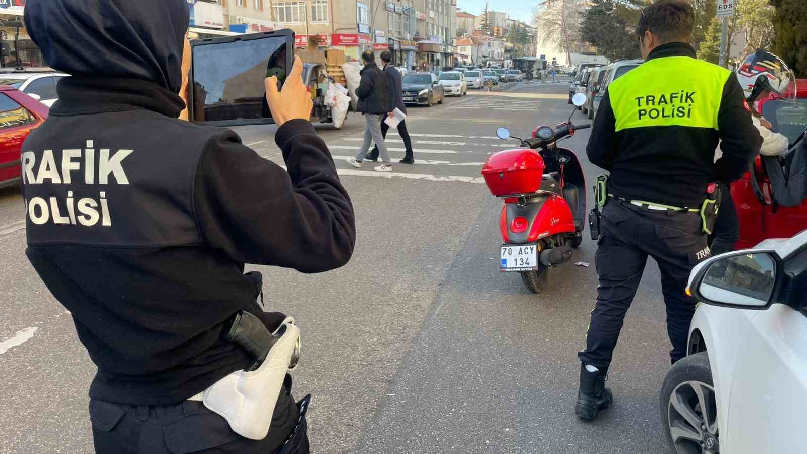 karamanda motosikletin carptigi yaya yaralandi 1