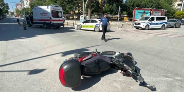 karamanda-motosikletler-carpisti-2-yarali-mgDLKWDH.jpg
