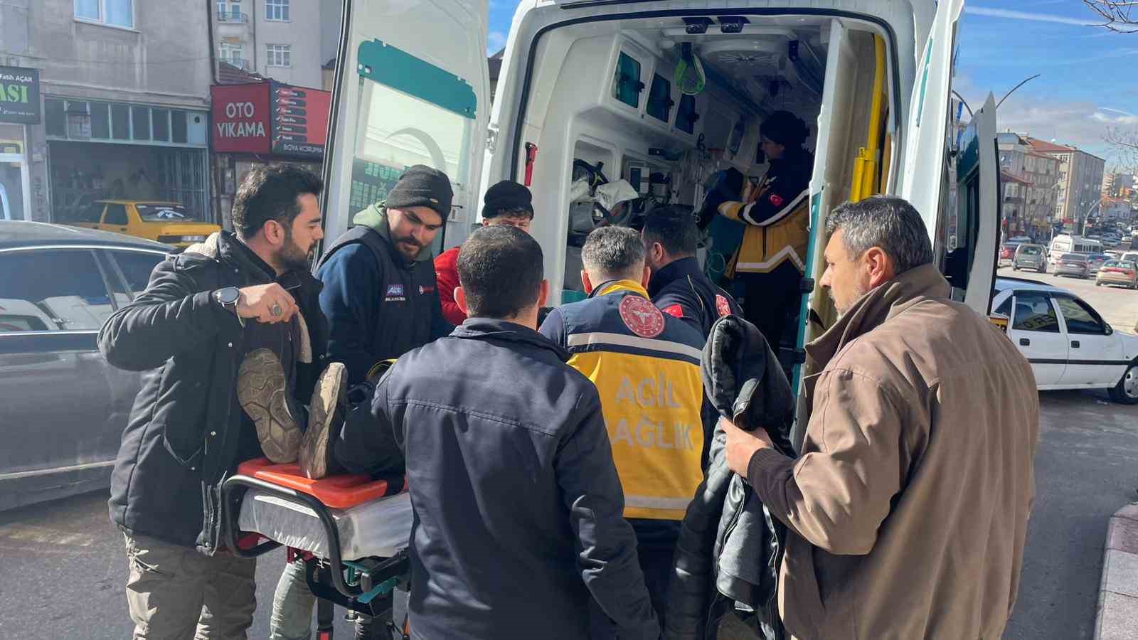 Karaman’da motosikletlinin yaralandığı kaza kameraya yansıdı 8 karamanda motosikletlinin yaralandigi kaza kameraya yansidi 4 5Uk5vYKD