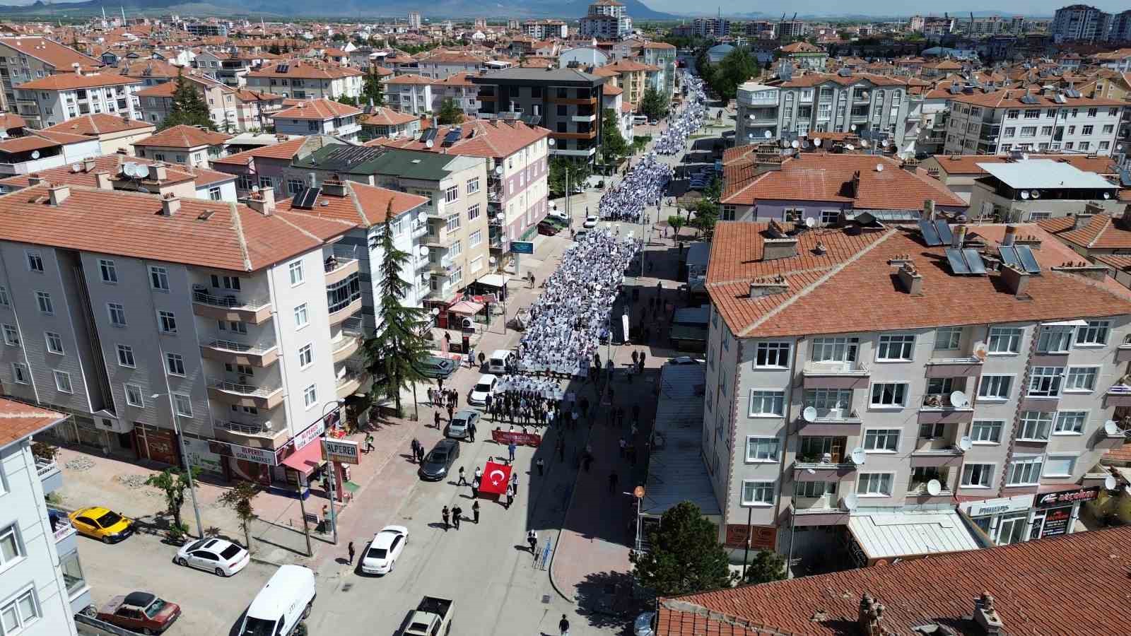 karamanda ogrencilerden yuruyen sozluk gosterisi 1 zJtRSWzL