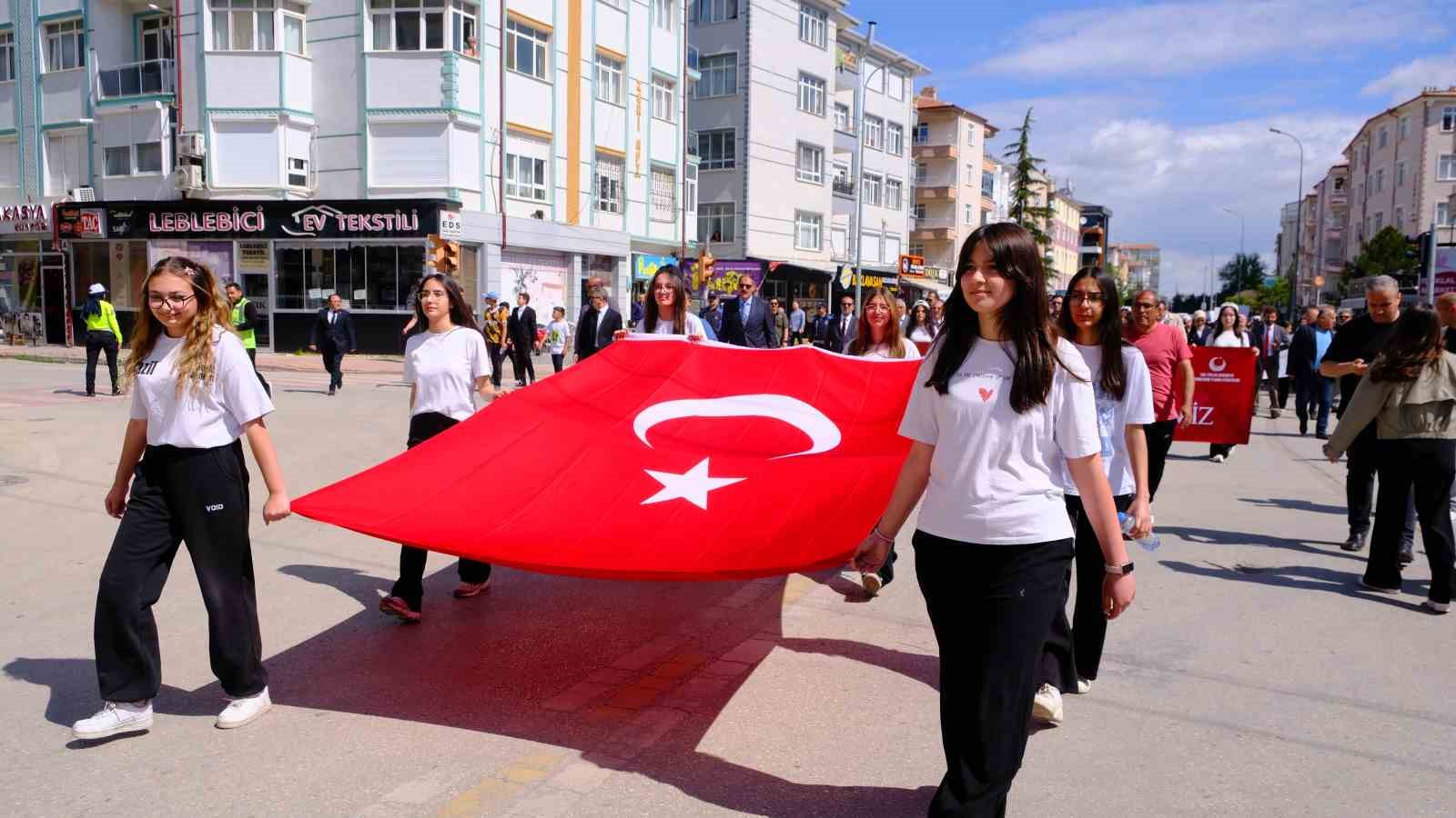 karamanda ogrencilerden yuruyen sozluk gosterisi 3 v7QIHW7s