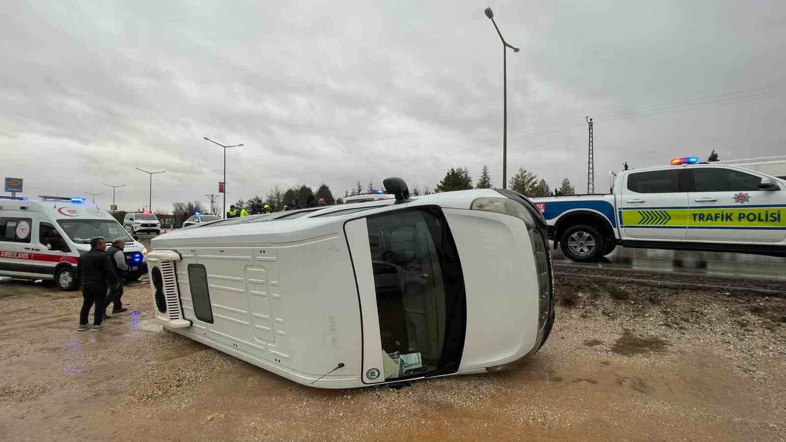 karamanda okul servisi sarampole devrildi 0 cUGmVbCa