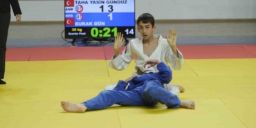 karamanda-okul-sporlari-yildizlar-judo-turkiye-birinciligi-heyecani-basladi-UzgeAEHg.jpg