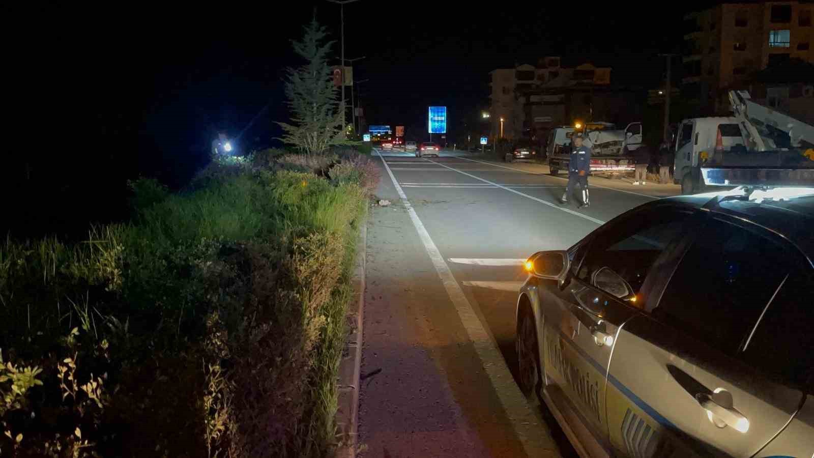 karamanda otomobil aydinlatma diregini devirdi 1 yarali 1 var3S8bJ