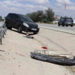 karamanda-otomobil-bariyerlere-carpti-kaza-ani-kamerada-m7gVdtci.jpg