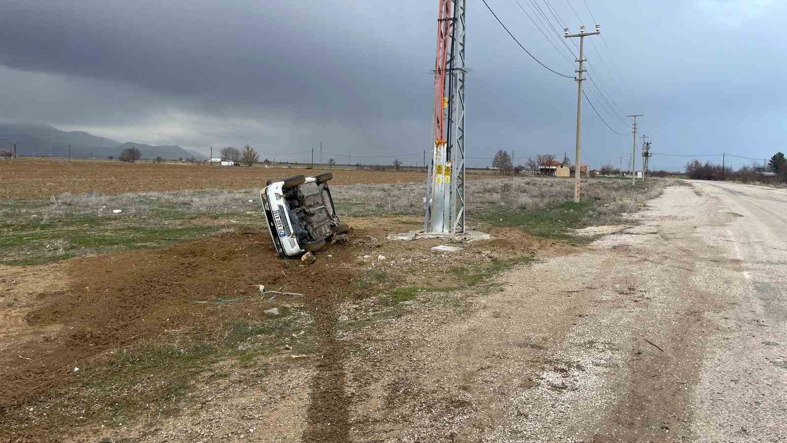 karamanda otomobil devrildi aractaki 5 kisi kazayi burnu bile kanamadan atlatti 1 hv8BgRCV