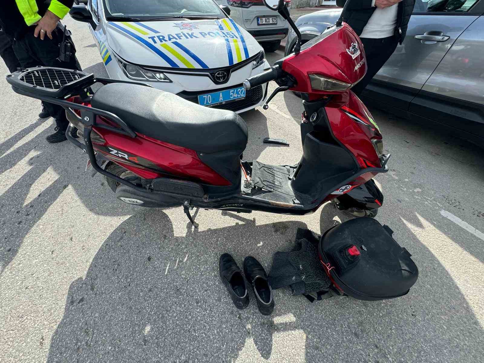 karamanda otomobil ile elektrikli bisiklet carpisti 2 yarali 0