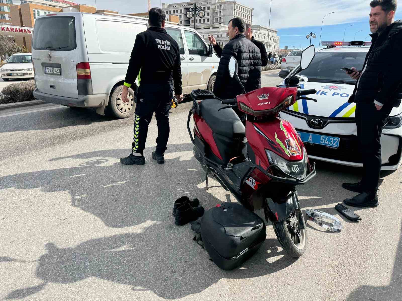 karamanda otomobil ile elektrikli bisiklet carpisti 2 yarali 1 ezIY6BPl