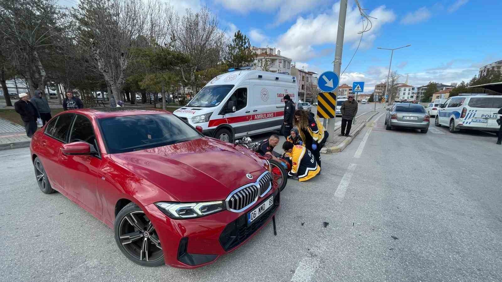 karamanda otomobil motosikletle carpisti 1 yarali 1 FFVaBlcb