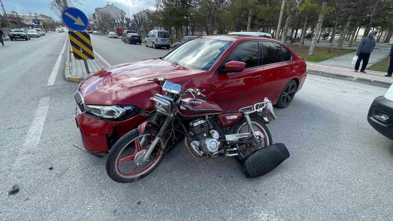 karamanda otomobil motosikletle carpisti 1 yarali 3 lUne2NYC
