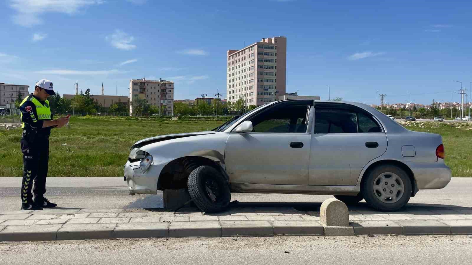 karamanda otomobil refuje cikti 1 yarali 0