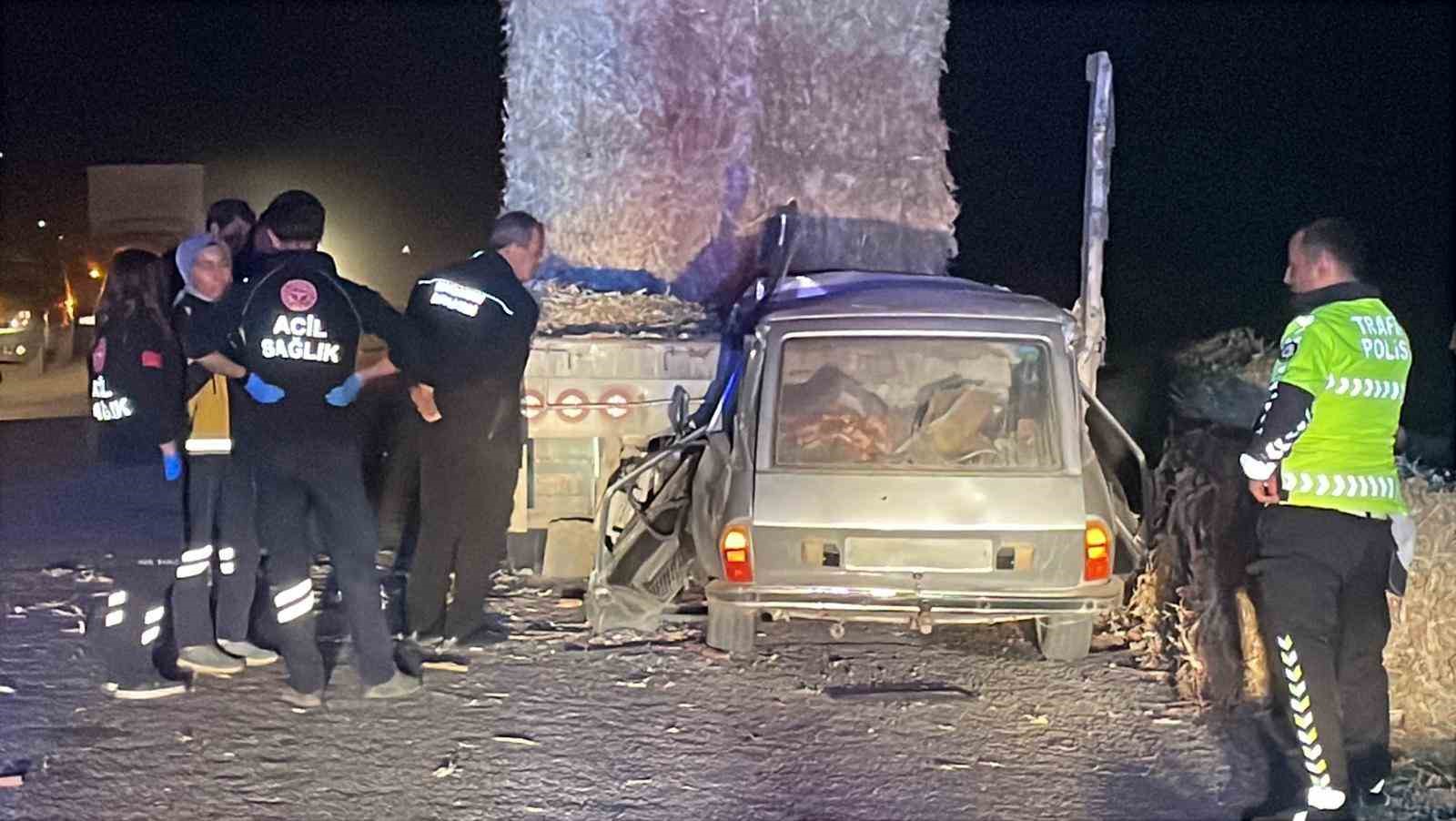 karamanda otomobil tira ok gibi saplandi kari koca hayatini kaybetti 0 Vl3IF4lb