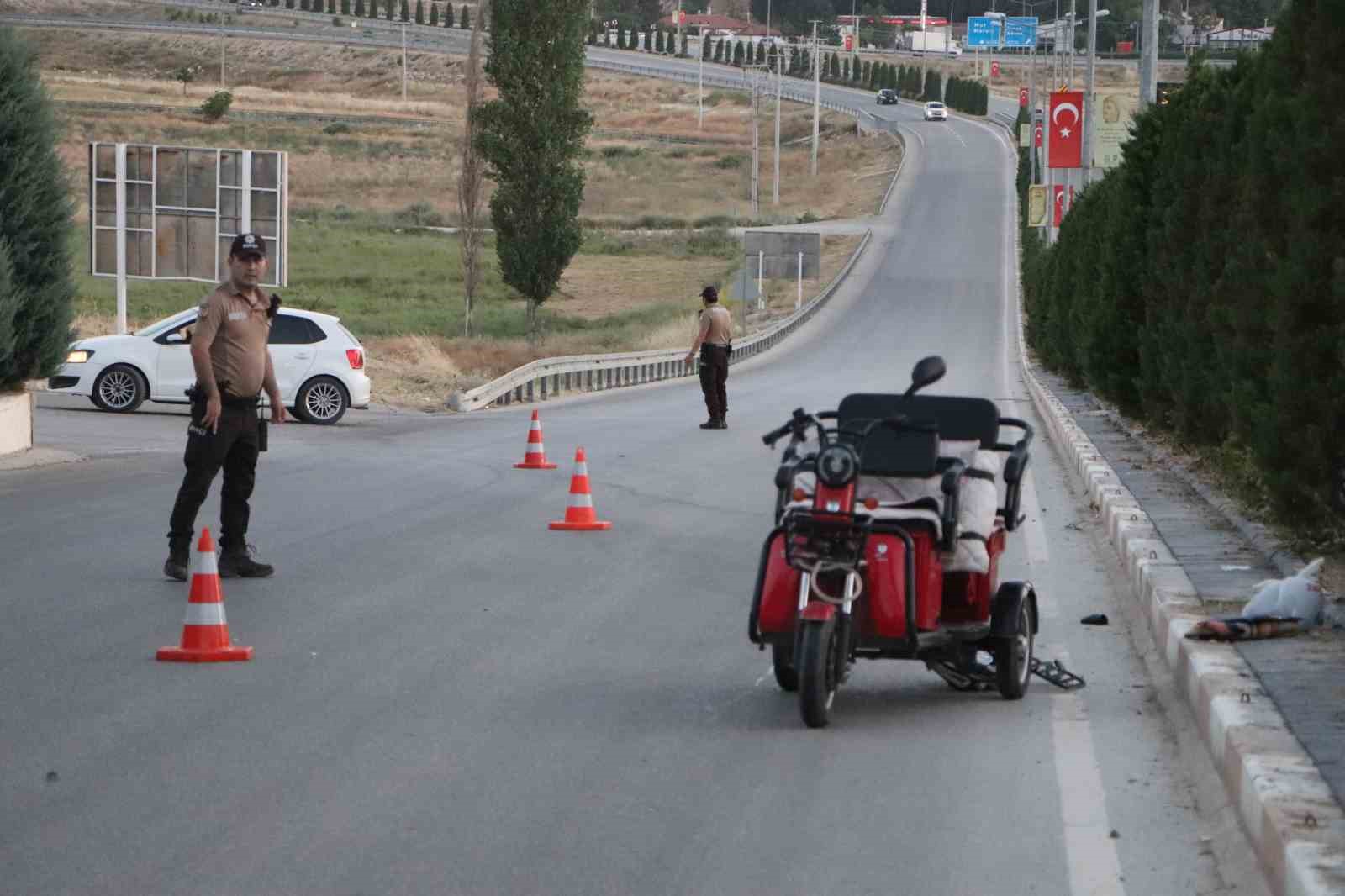 Karaman’da otomobilin çarptığı elektrikli bisikletin sürücüsü ağır yaralandı 4 karamanda otomobilin carptigi elektrikli bisikletin surucusu agir yaralandi 0 Qut4MNYE