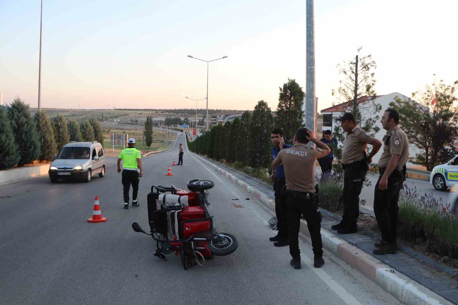Karaman’da otomobilin çarptığı elektrikli bisikletin sürücüsü ağır yaralandı 5 karamanda otomobilin carptigi elektrikli bisikletin surucusu agir yaralandi 1 hmEe9SYt