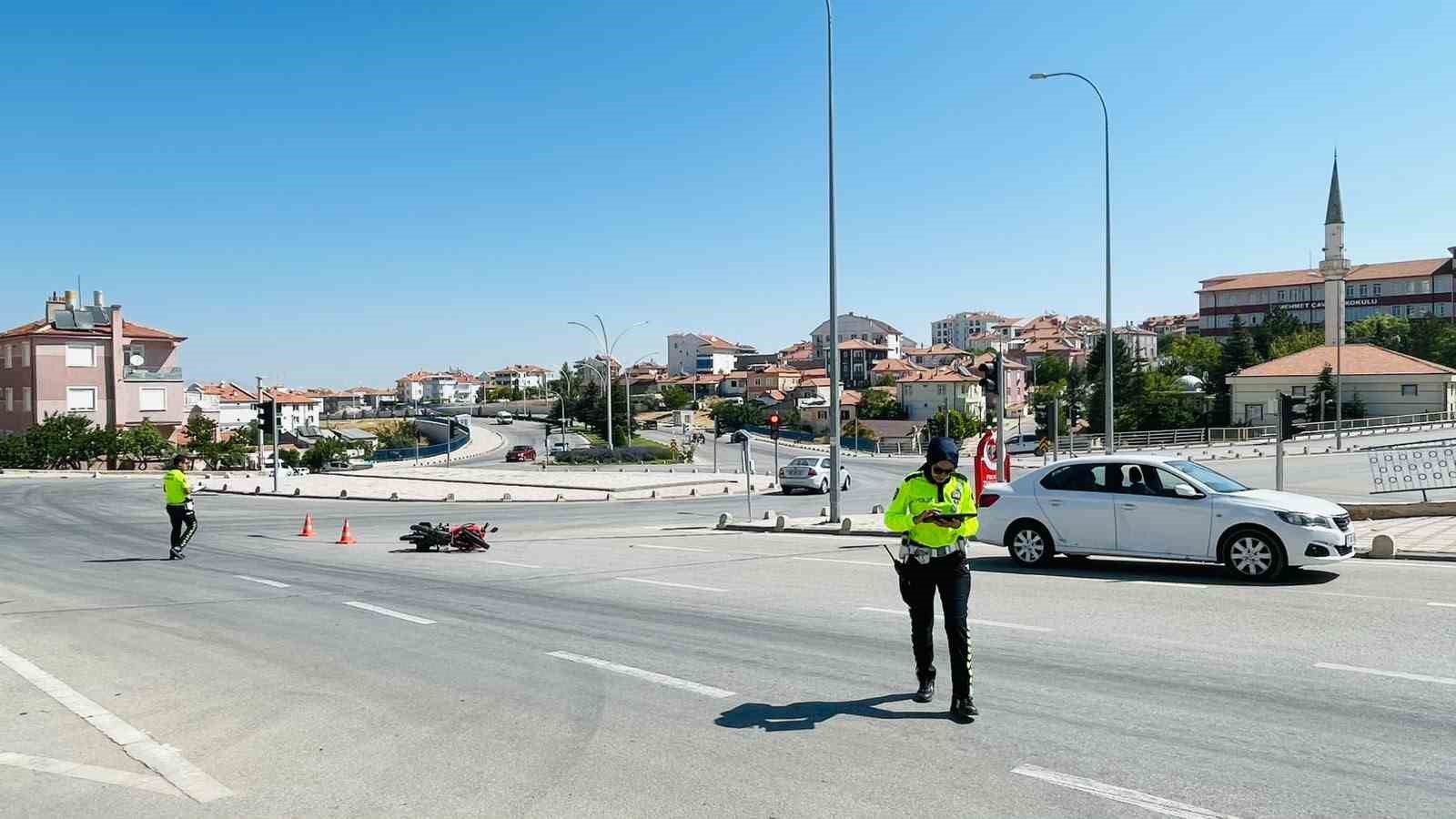 karamanda otomobille motosiklet carpisti 1 yarali 0 GEuSyz9s