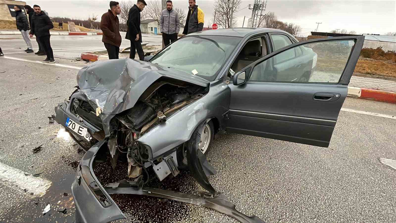 karamanda otomobiller carpisti 2 yarali 2