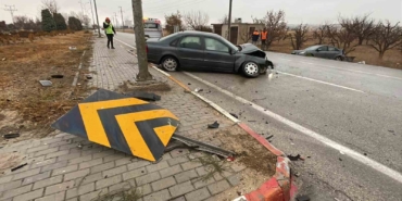 karamanda-otomobiller-carpisti-2-yarali-QXPvQRYi.jpg