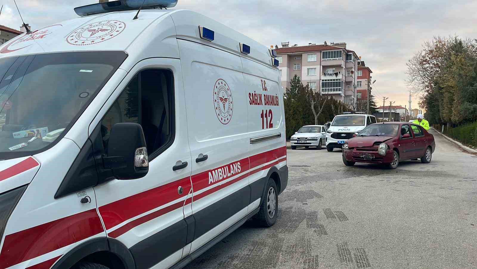 karamanda otomobiller carpisti 3 yarali 0 bFcqeT98