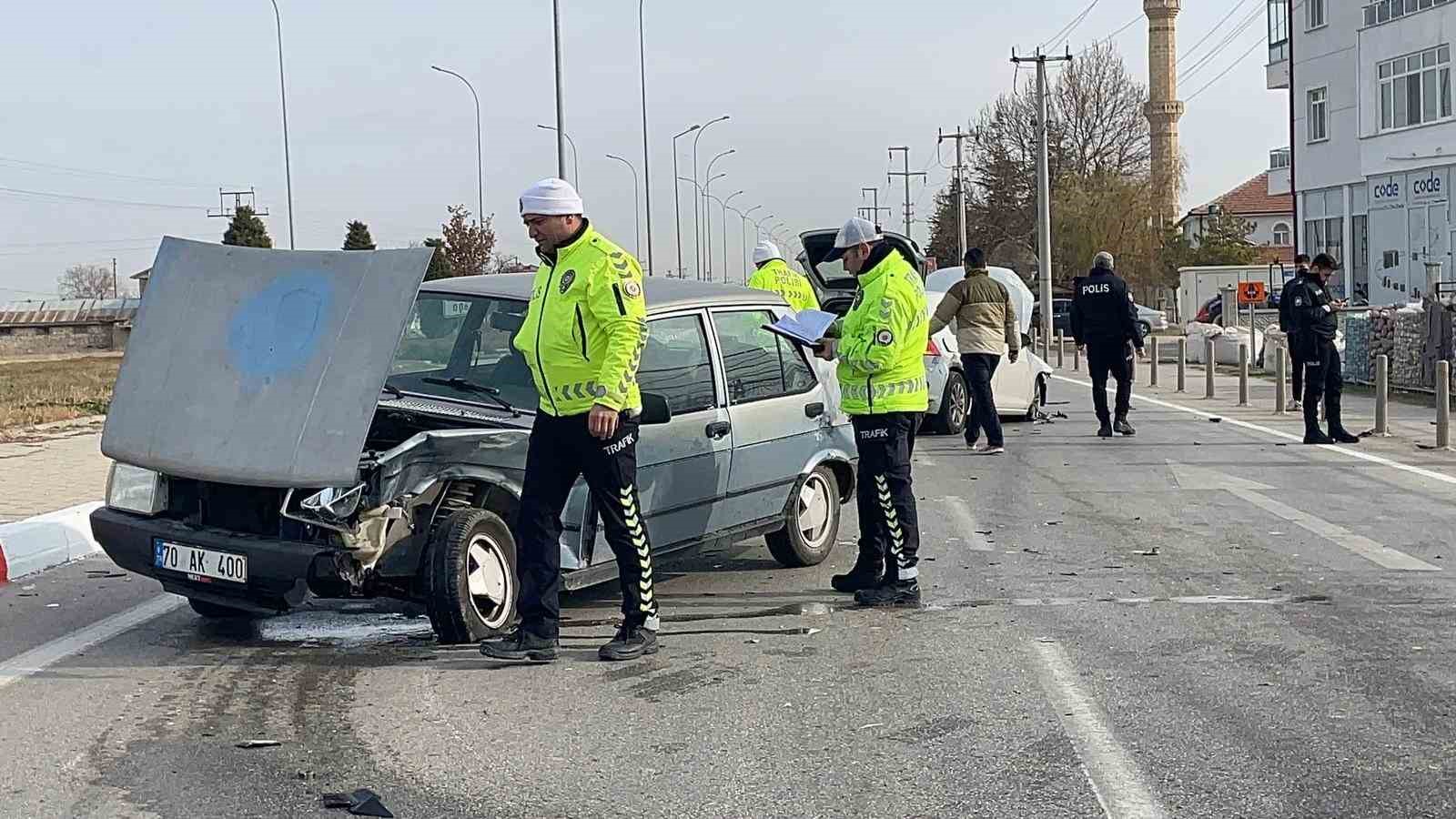 karamanda otomobiller carpisti 3 yarali 1 ZeXuAuO9