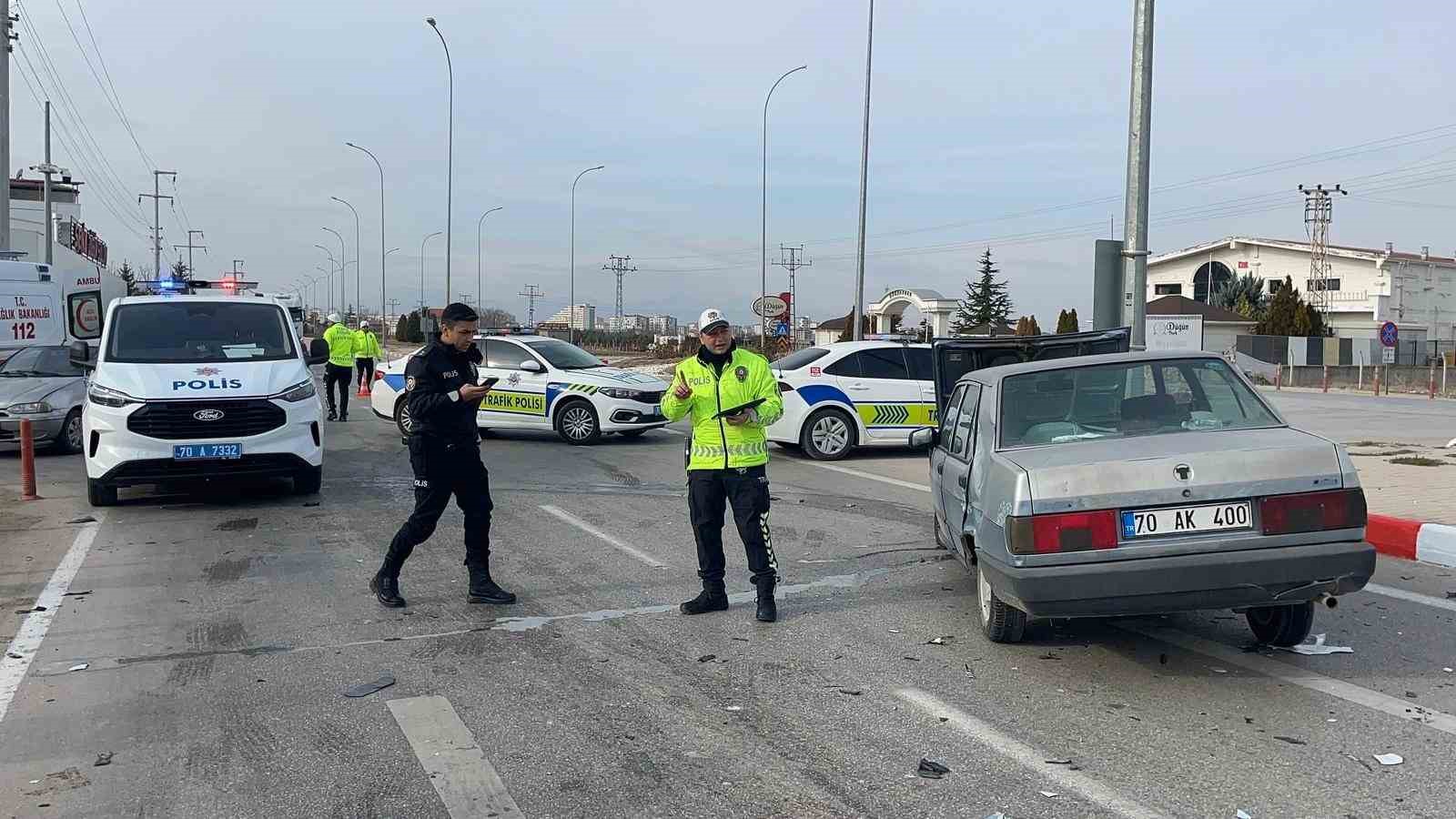 karamanda otomobiller carpisti 3 yarali 2 agKJPmq1