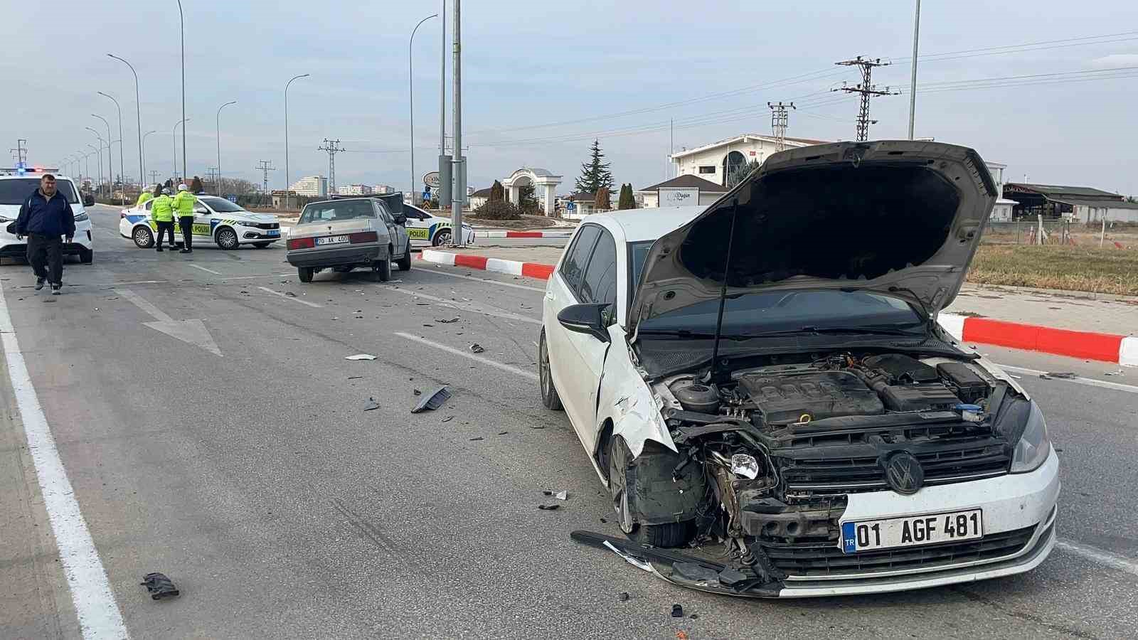karamanda otomobiller carpisti 3 yarali 3