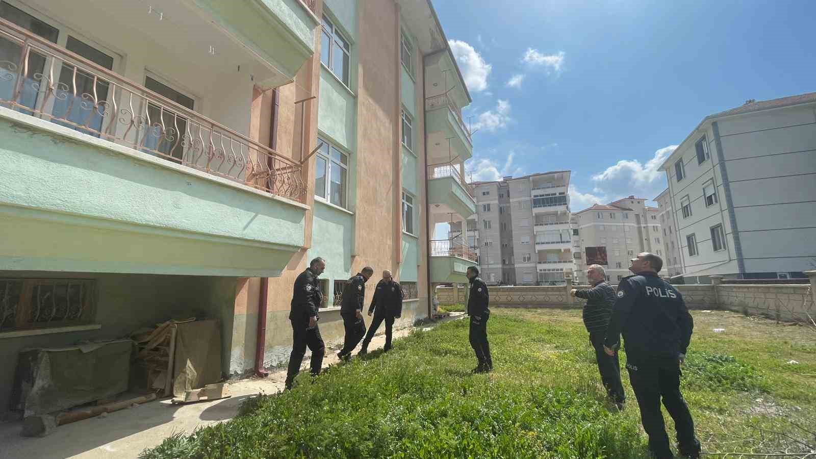 karamanda pencereden dusen 3 yasindaki cocuk yaralandi 0 485Ff256