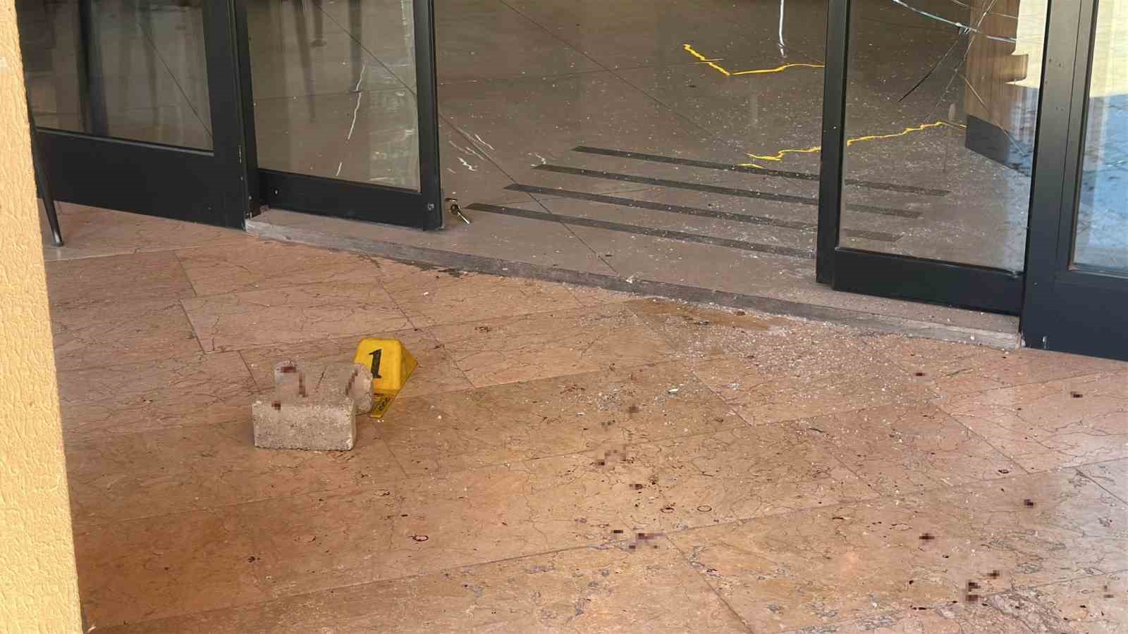 Karaman’da pes dedirten hırsızlık: Camı kırarak içeri giren hırsız DMD hastası çocuğun yardım kumbarasındaki paraları çaldı 7 karamanda pes dedirten hirsizlik cami kirarak iceri giren hirsiz dmd hastasi cocugun yardim kumbarasindaki 8eizvDc3