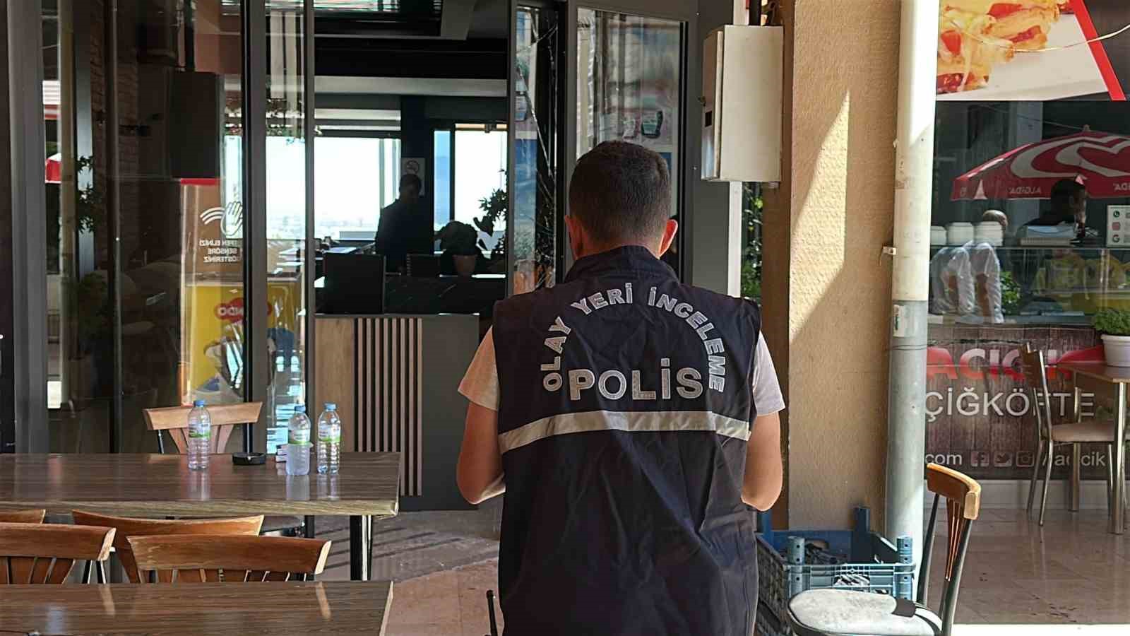 Karaman’da pes dedirten hırsızlık: Camı kırarak içeri giren hırsız DMD hastası çocuğun yardım kumbarasındaki paraları çaldı 4 karamanda pes dedirten hirsizlik cami kirarak iceri giren hirsiz dmd hastasi cocugun yardim kumbarasindaki Gi7ENZpi