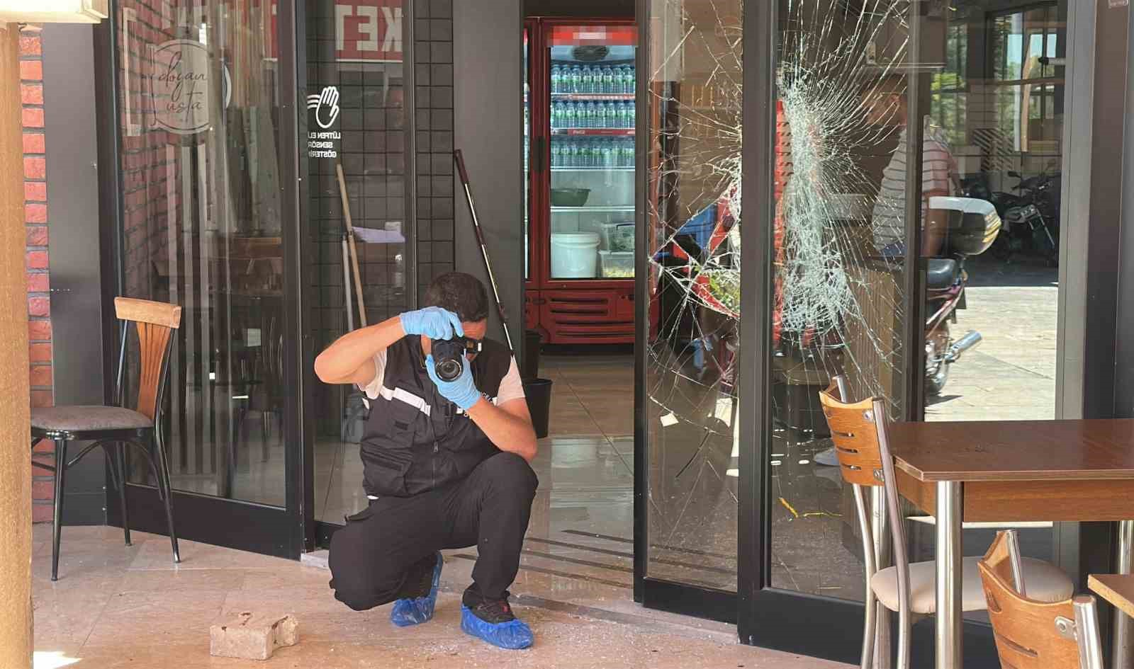 Karaman’da pes dedirten hırsızlık: Camı kırarak içeri giren hırsız DMD hastası çocuğun yardım kumbarasındaki paraları çaldı 5 karamanda pes dedirten hirsizlik cami kirarak iceri giren hirsiz dmd hastasi cocugun yardim kumbarasindaki UZ58kdOB