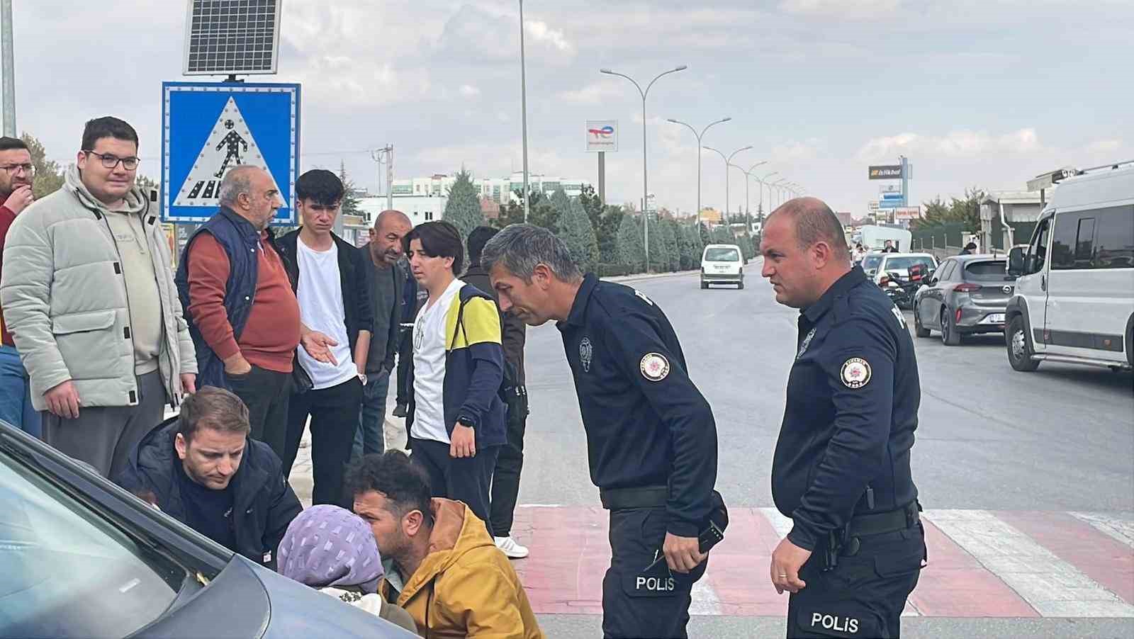 karamanda pikap kamyonetle otomobil carpisti 1 yarali 1 GdvyBTHD
