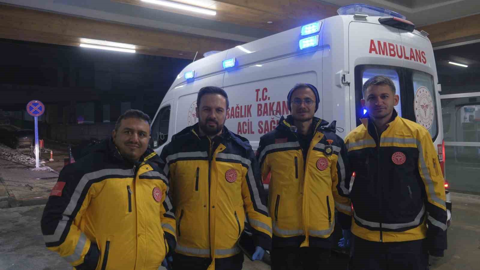 karamanda saglik ekibi kar yagisi ve tipiye ragmen diyaliz hastasi kadini hastaneye ulastirdi 2 n2CFaaJL