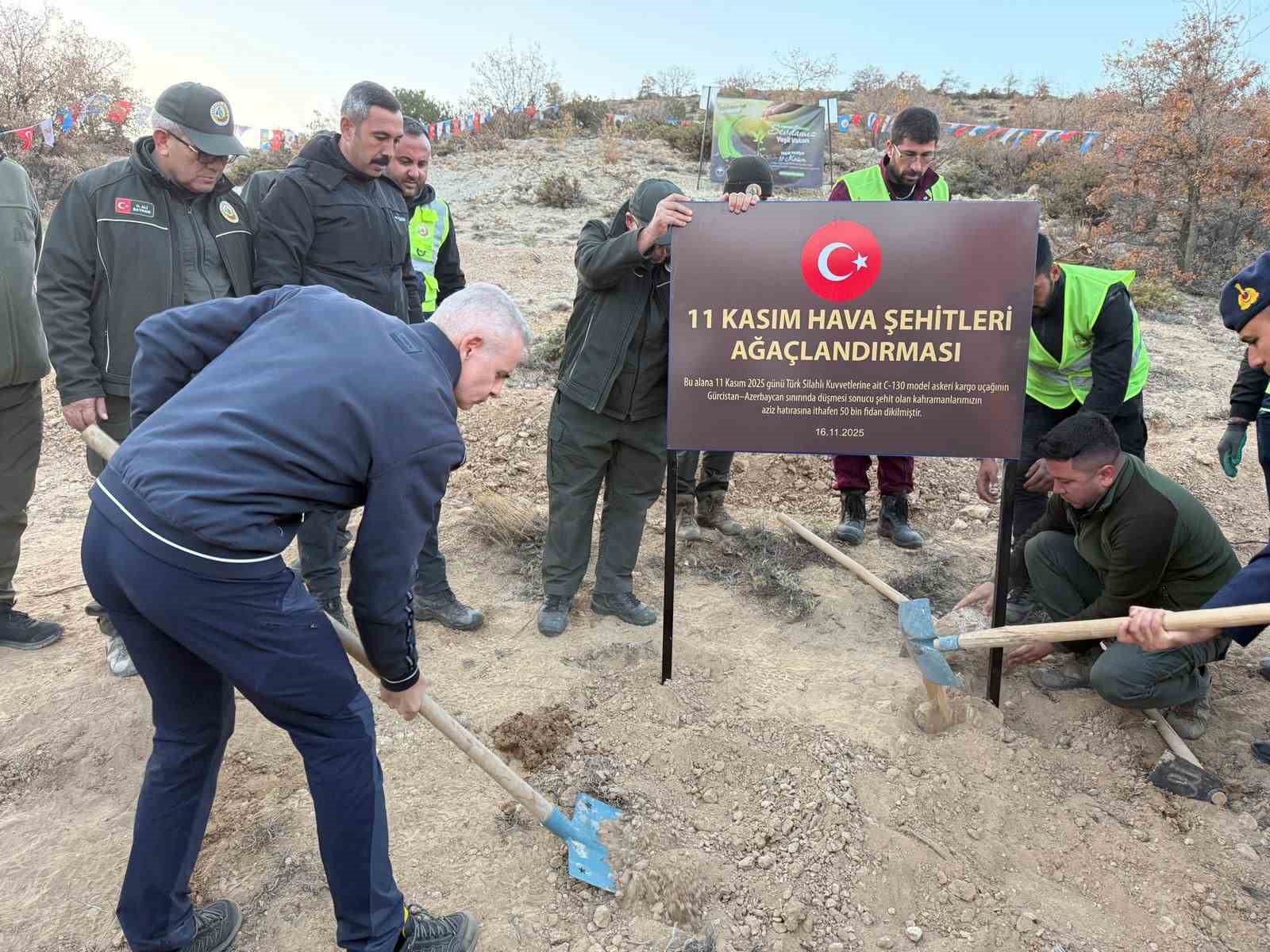 karamanda sehit dusen 20 asker icin fidan dikildi 1 AcBJYZjC