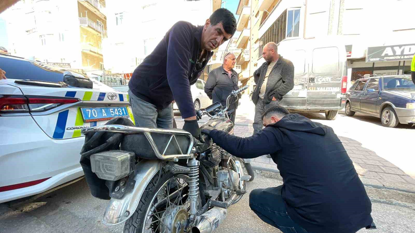 karamanda surucusunun birakip kactigi motosikletin sase numarasinin kazinmis oldugu belirlendi 0 FspyF1m2