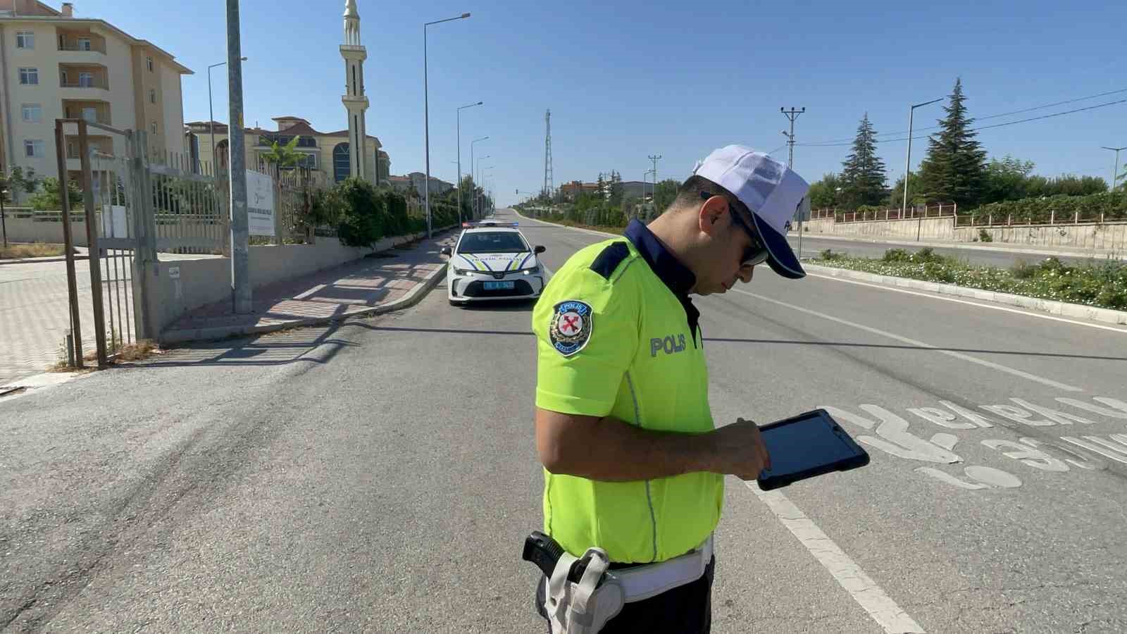 karamanda suv aracin carptigi kiz cocugu yaralandi 1