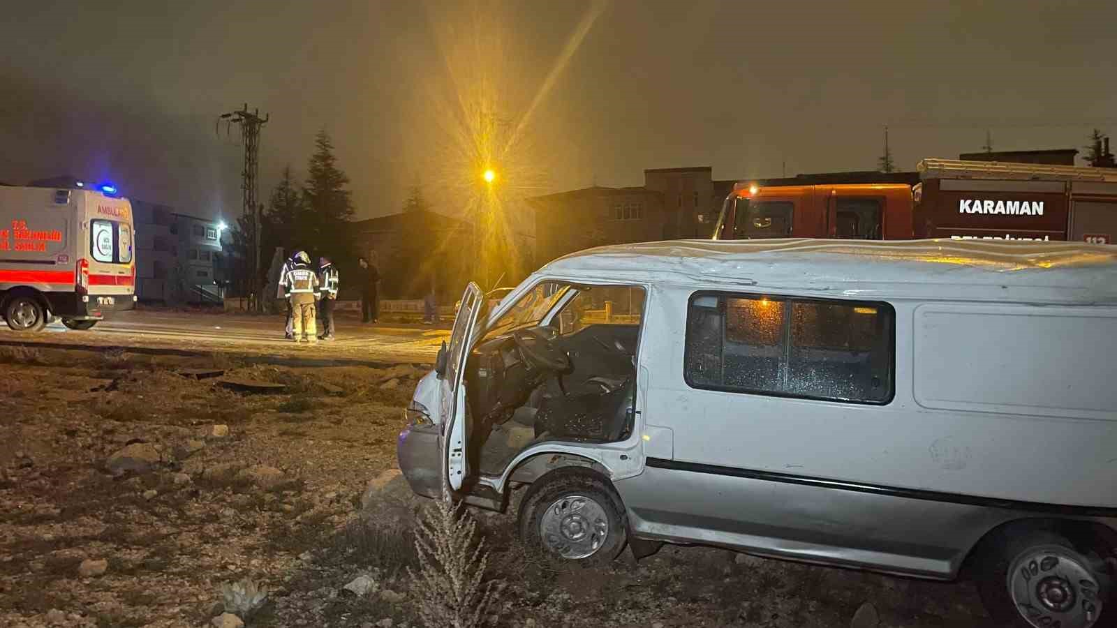 karamanda takla atan panelvandaki 2 kisi olumden dondu 0 iyng4KSR