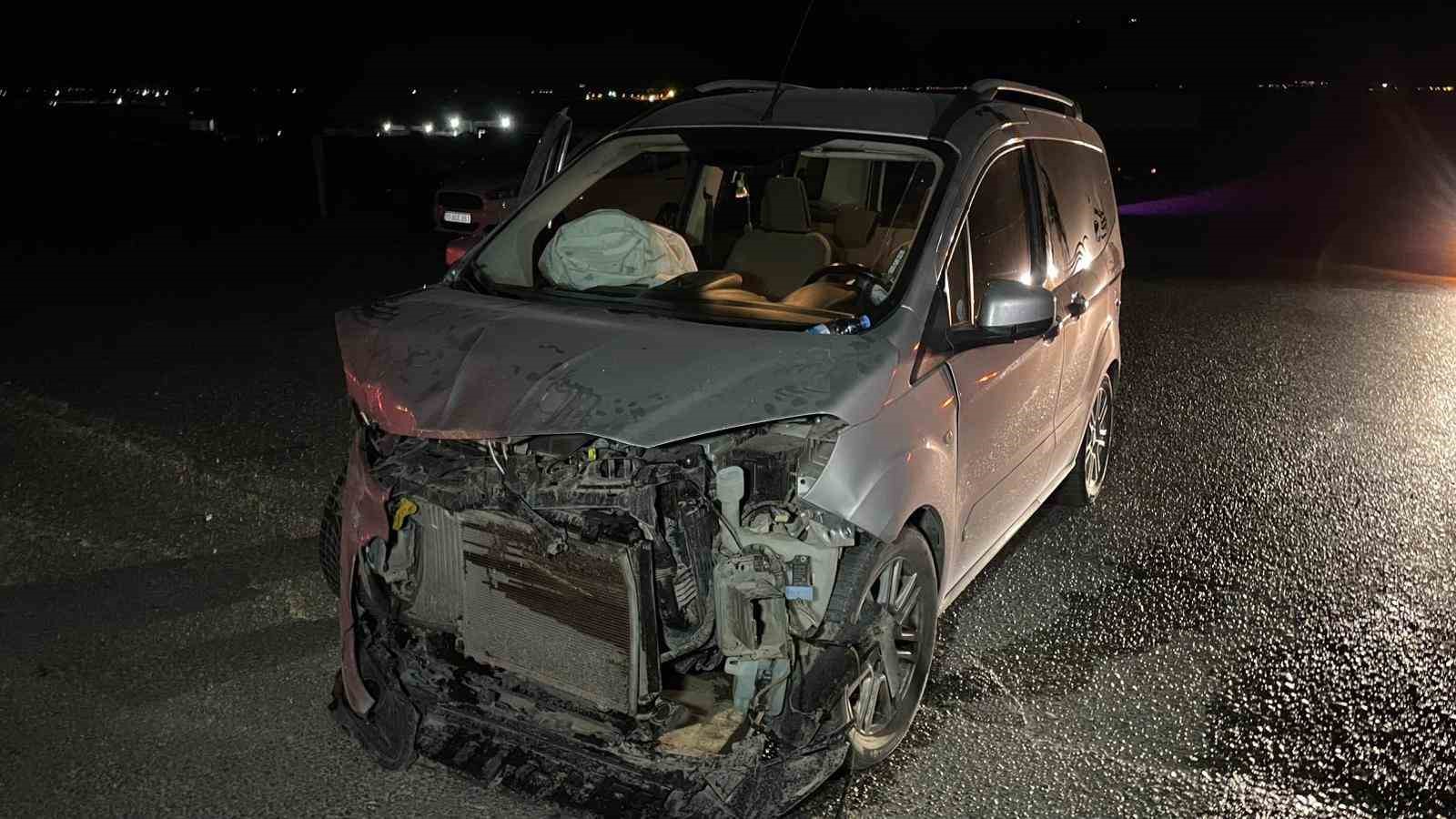 karamanda trafik kazasi 2si cocuk 4 yarali 2 tZ6Xr8bw