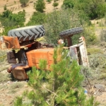 karamanda-traktor-devrildi-1-olu-wOiBd38t.jpg