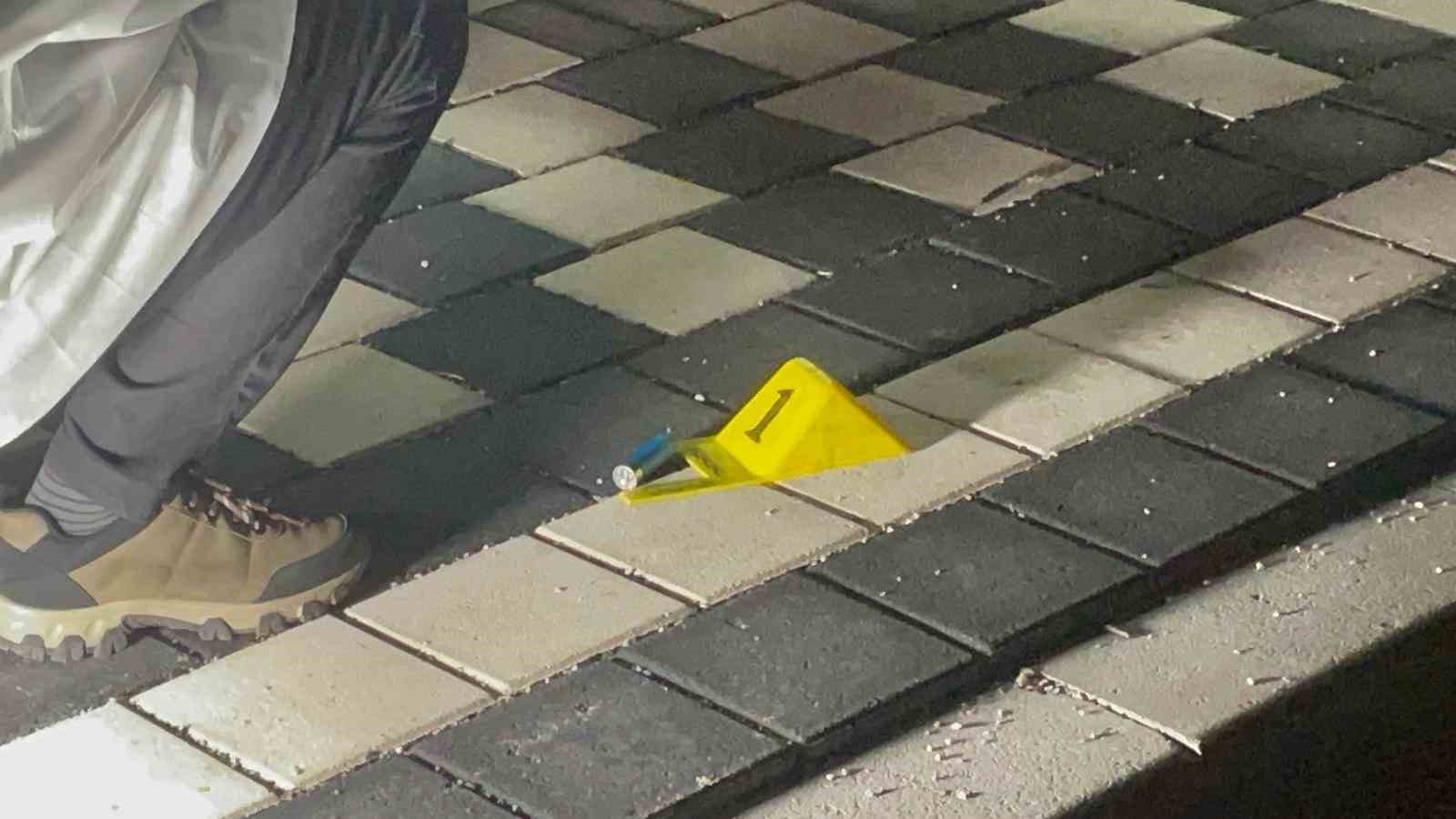 karamanda tufekle rastgele ates acildi sacmalar otomobil ile binaya isabet etti 1 9kM58uA9