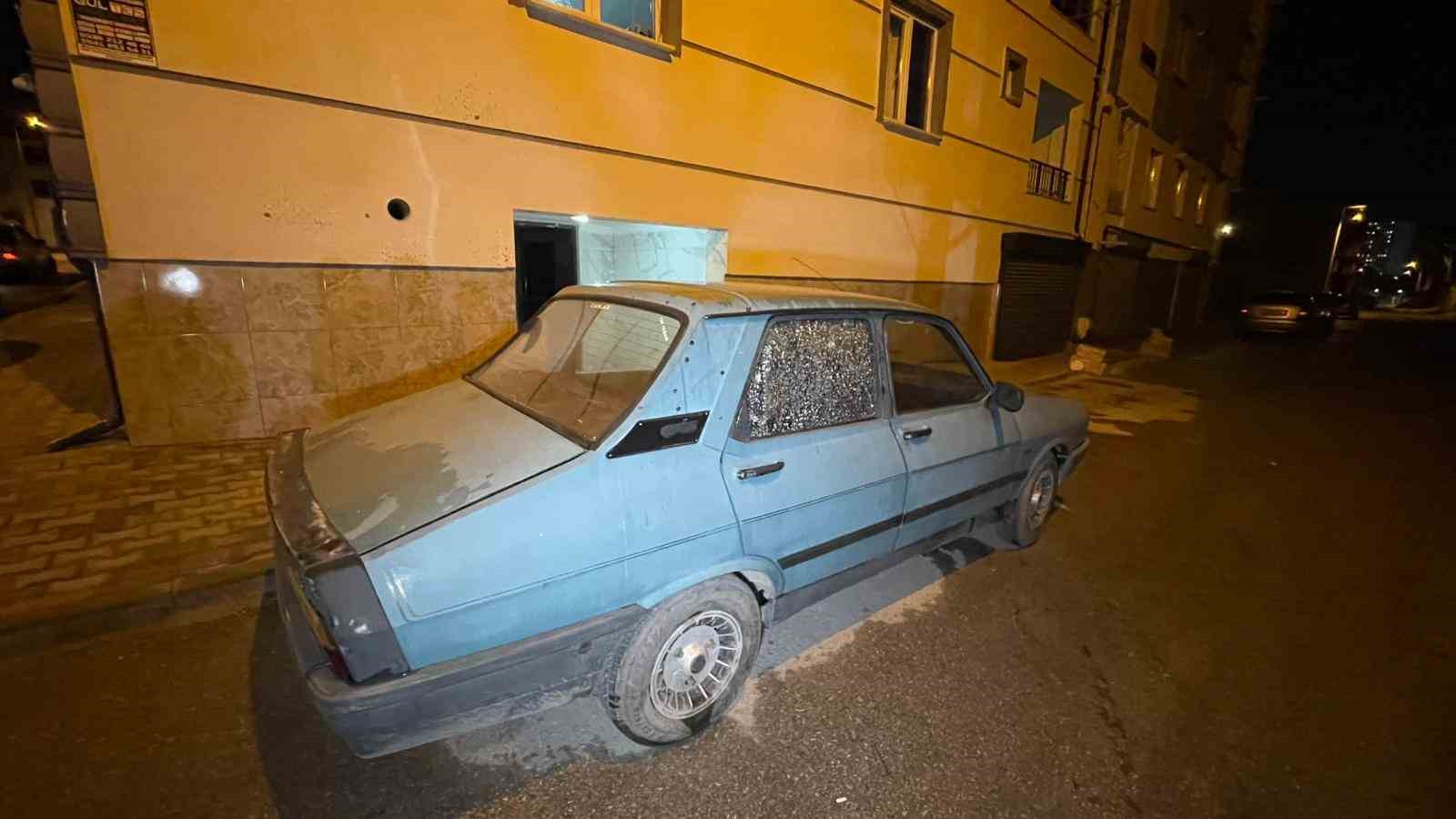 karamanda tufekle rastgele ates acildi sacmalar otomobil ile binaya isabet etti 4 Xc8bLIYf