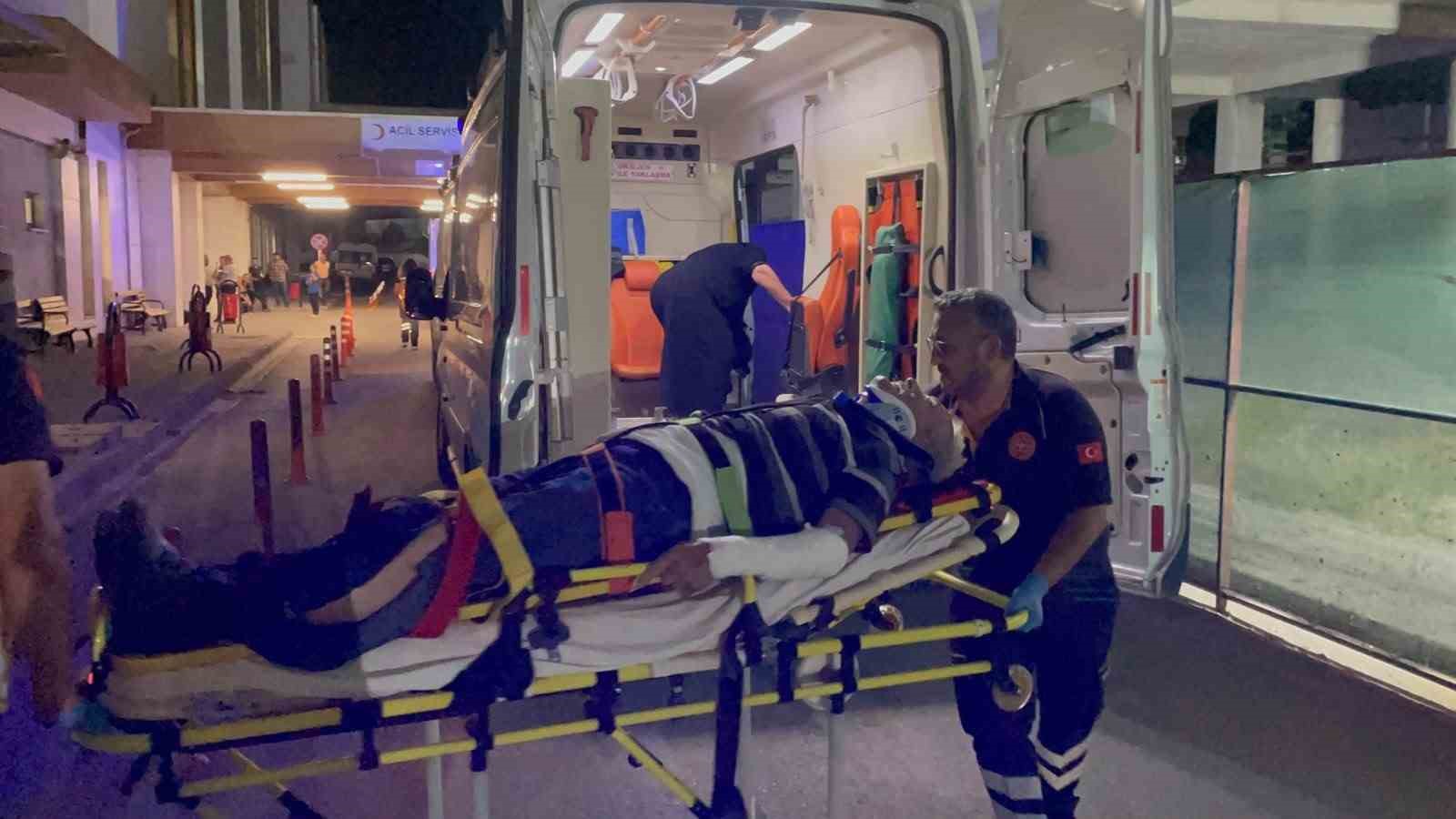 karamanda uc aracin karistigi kazada 2 kisi yaralandi 0 tlh43NQb
