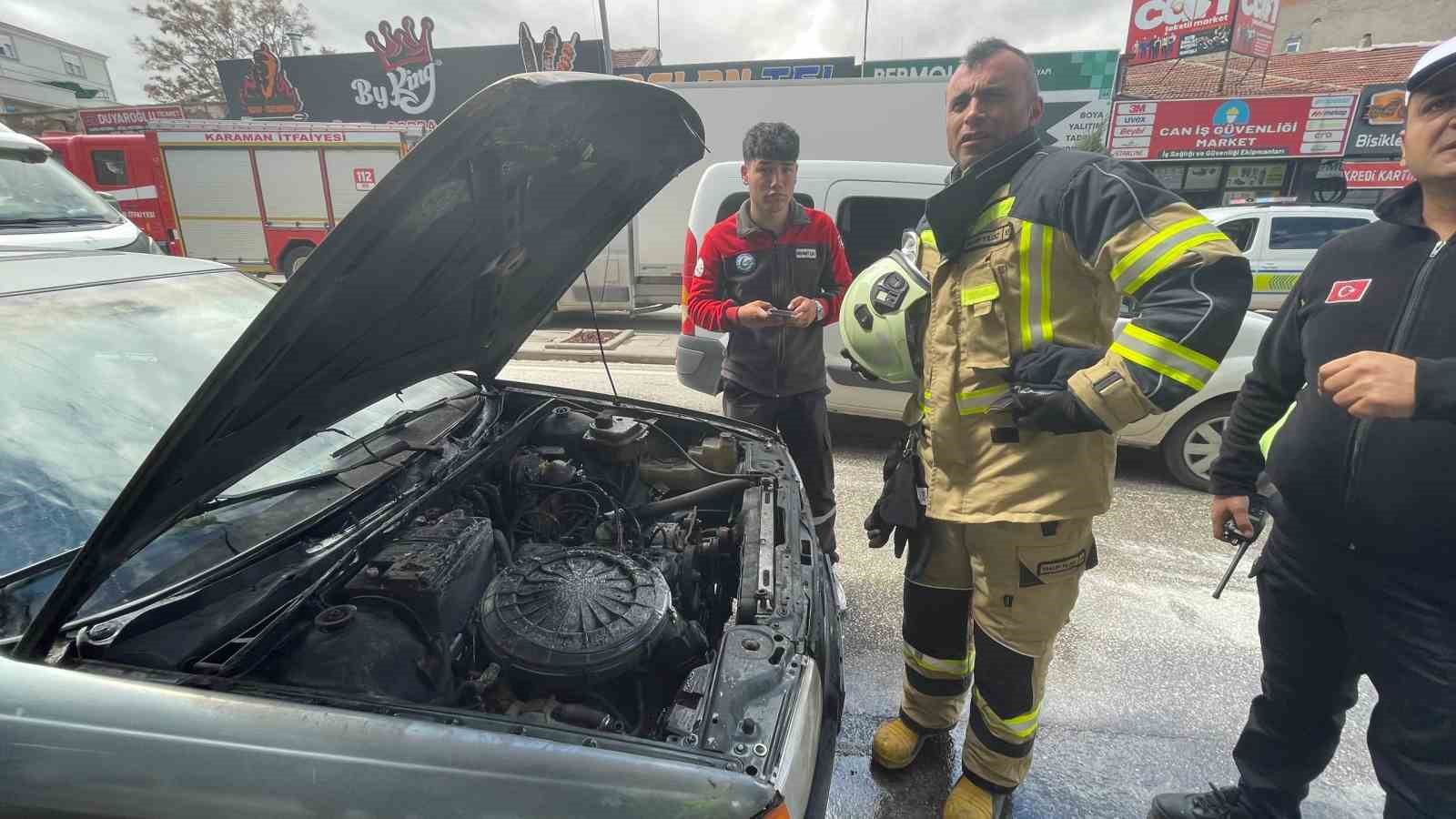 Karaman’da yanan otomobile esnaftan hortumlu müdahale 5 karamanda yanan otomobile esnaftan hortumlu mudahale 1 FNVXf6h6