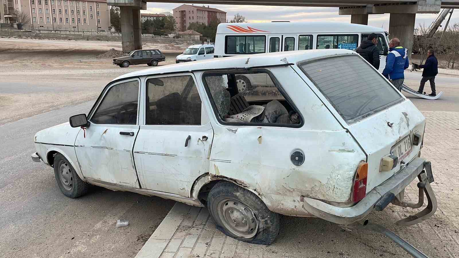 karamanda yolcu minibusu ile otomobil carpisti 2 yarali 2 i85gWBIf