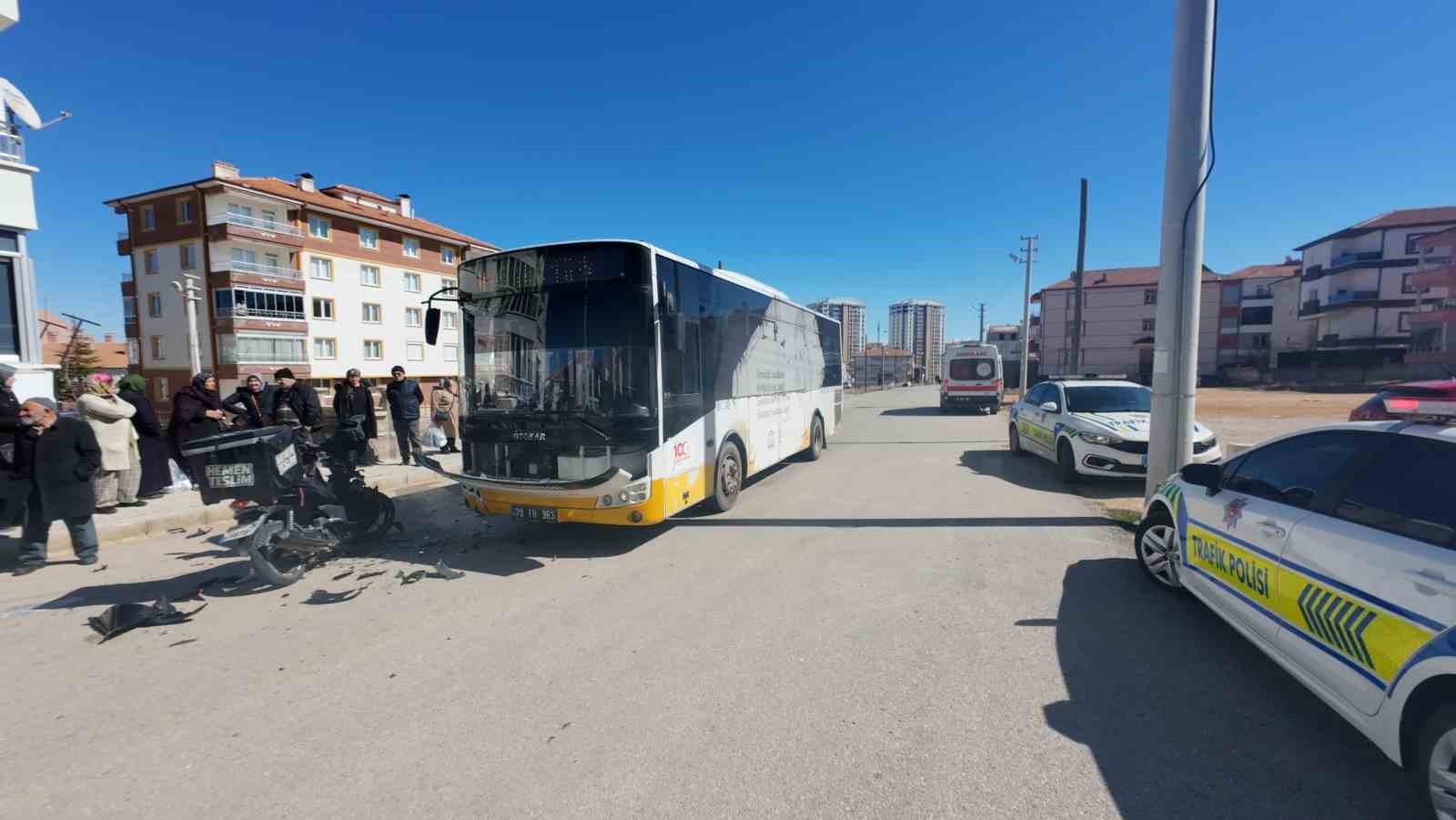 karamanda yolcu otobusuyle motokurye carpisti 1 yarali 4 fzi9yFdH