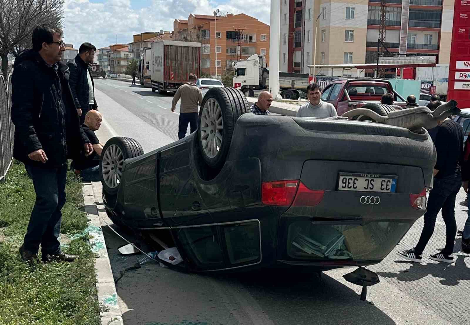 karapinarda kontrolden cikan otomobil takla atti 2 yarali 0 nc5J5Wd4