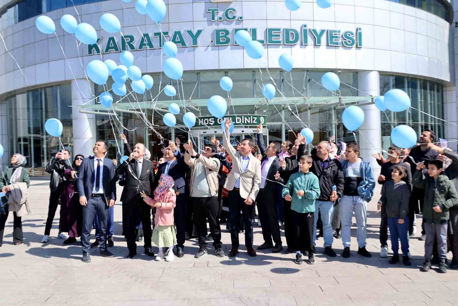 karatayda mavi balonlar gokyuzune birakildi 0 MMNDO4kl