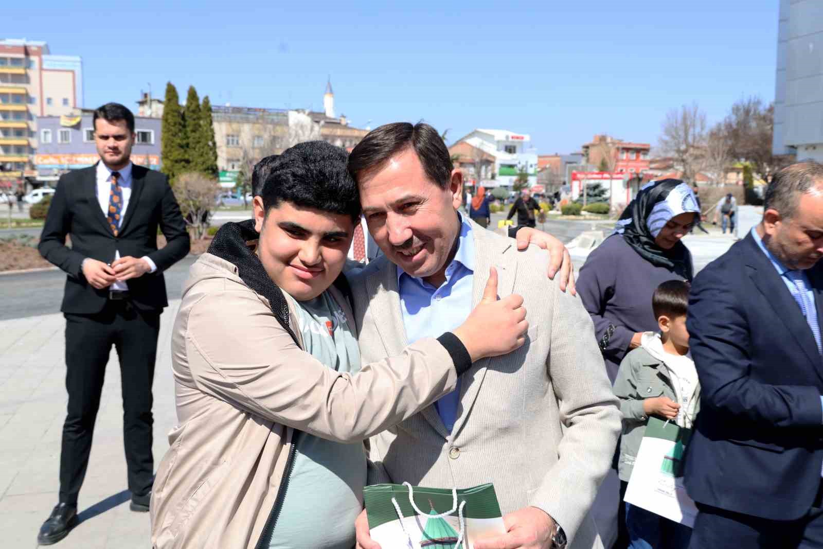 karatayda mavi balonlar gokyuzune birakildi 2 4czXv8Lq