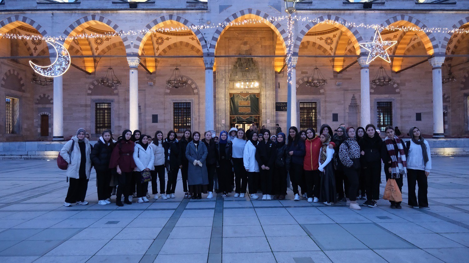 karatayda ogrenciler sabah namazi programinda bulusuyor 1 NcRhRLR8